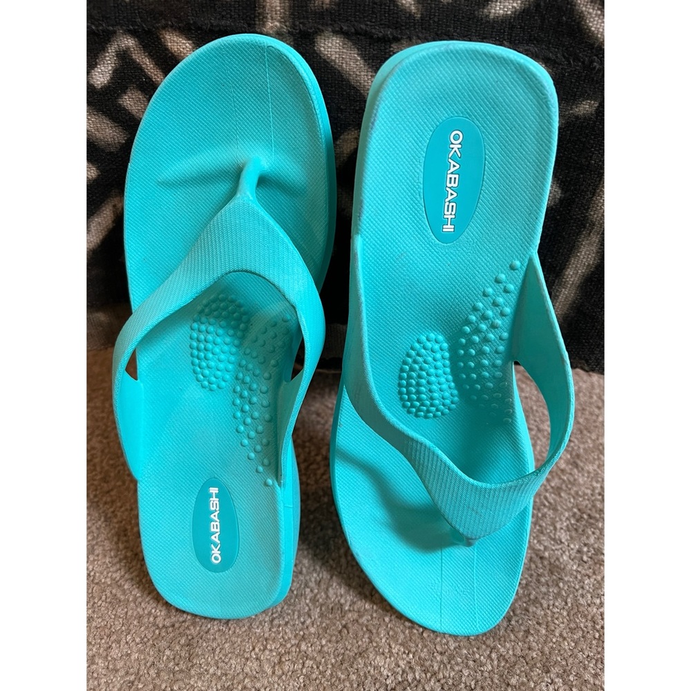 Nwot. Okabashi sandals. Size medium.